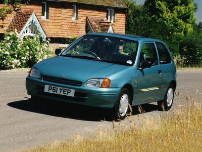 Автостекла Toyota Starlet c установкой в Москве